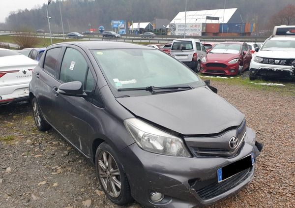 Toyota Yaris cena 11700 przebieg: 250000, rok produkcji 2012 z Chorzów małe 172